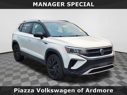 Used 2024 Volkswagen Taos SE w/ Panoramic Sunroof Package