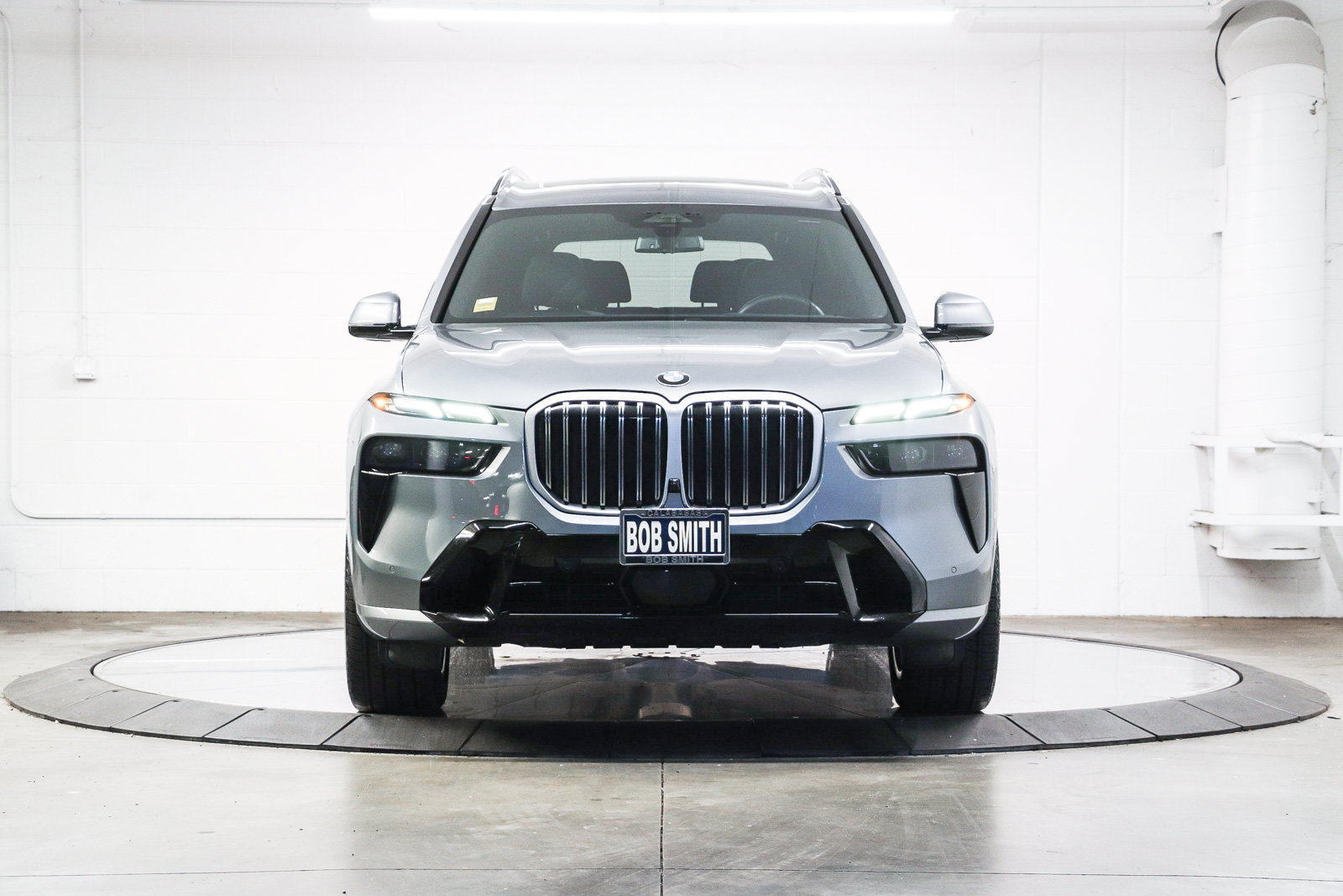 Certified 2024 BMW X7 xDrive40i w/ M Sport Package AWD/4WD image 2