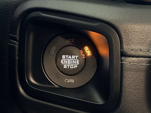 Used 2025 Jeep Wrangler Unlimited Rubicon AWD/4WD image 19
