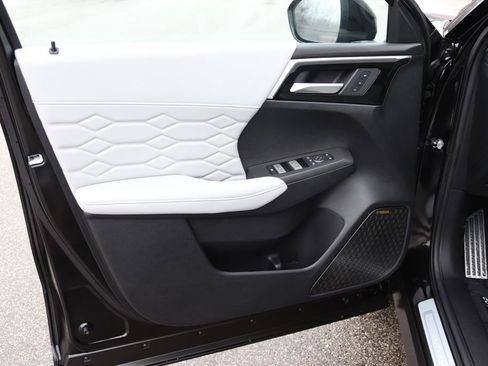 Used 2025 Mitsubishi Outlander AWD image 9