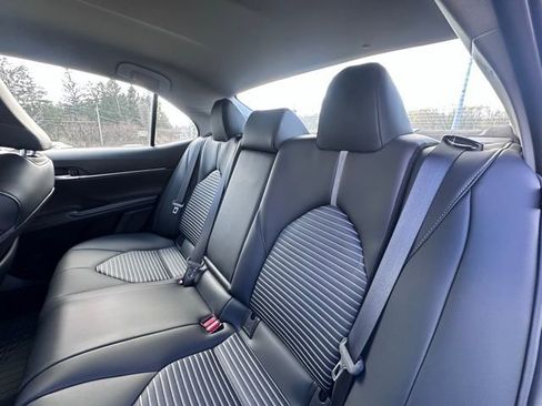 Used 2024 Toyota Camry SE image 10