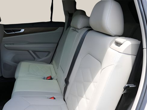 Used 2024 Volkswagen Atlas SE FWD image 18