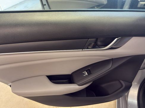 Used 2018 Honda Accord EX image 25