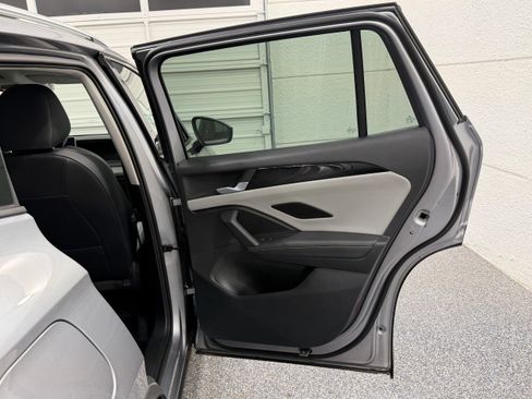 Used 2026 Volkswagen Tiguan SE FWD image 27