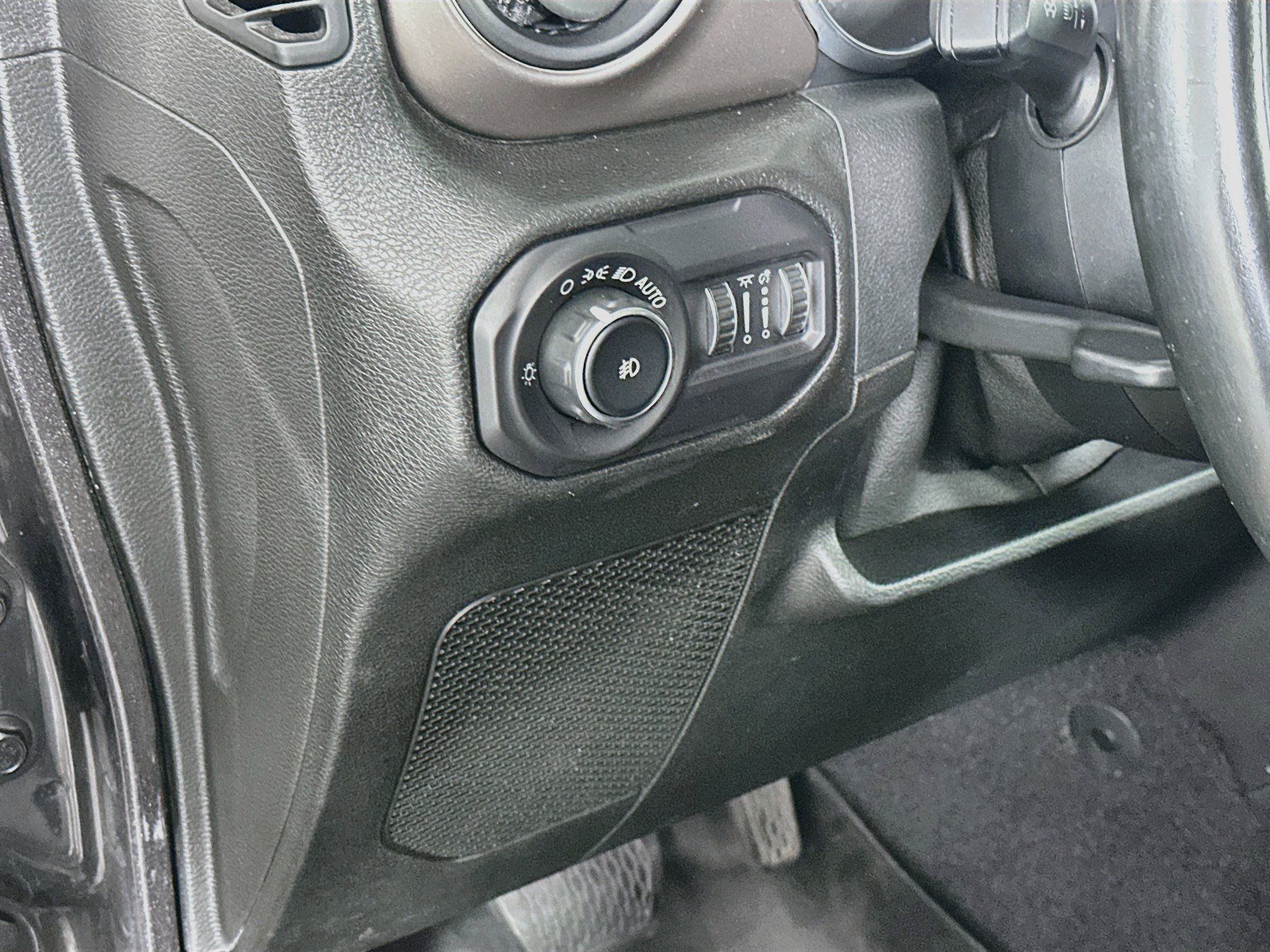 Used 2018 Jeep Wrangler Unlimited Sport S AWD/4WD image 16