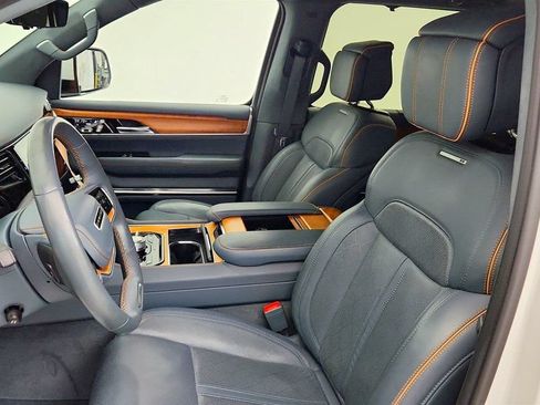 Used 2022 Jeep Grand Wagoneer Series II w/ Convenience Group III AWD/4WD image 19