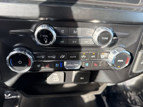 Used 2024 Ford F350 Lariat w/ Camper Package image 28