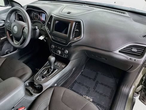 Used 2019 Jeep Cherokee Latitude w/ Popular Appearance Group FWD image 30