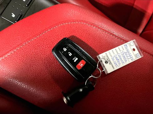 Used 2021 Toyota Camry XSE FWD image 15