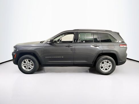 Used 2022 Jeep Grand Cherokee Laredo w/ Luxury Tech Group I image 8