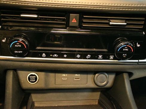 Used 2021 Nissan Rogue SV image 25