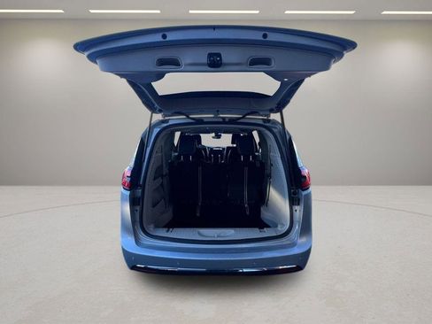 Used 2024 Chrysler Pacifica Touring-L image 24