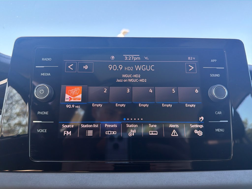 Certified 2025 Volkswagen Jetta SE FWD image 14