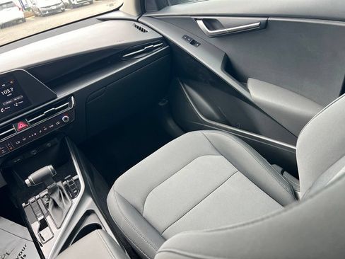 Certified 2025 Kia Niro LX FWD image 13