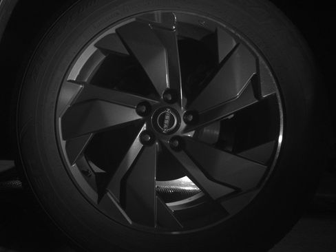 Used 2025 Nissan Rogue SV image 14