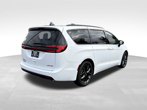 New 2026 Chrysler Pacifica Limited w/ S Appearance Package image 7
