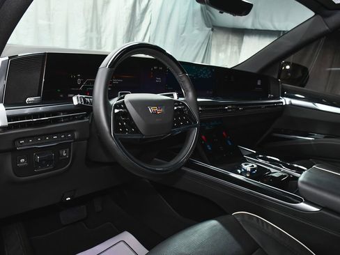 Used 2025 Cadillac Escalade Sport w/ Touring Package image 22