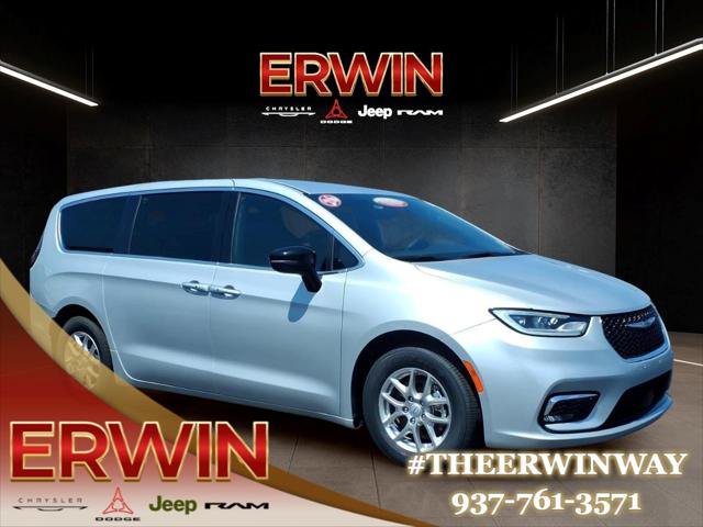 Certified 2026 Chrysler Pacifica Select FWD image 1