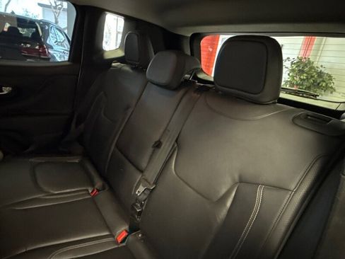Used 2016 Jeep Renegade Limited image 22