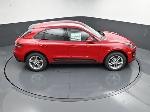 Certified 2025 Porsche Macan image 36
