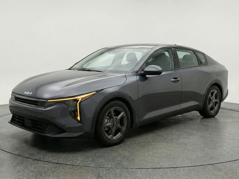 Used 2025 Kia K4 FWD image 3