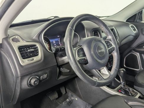 Used 2018 Jeep Compass Latitude w/ Popular Equipment Group FWD image 13