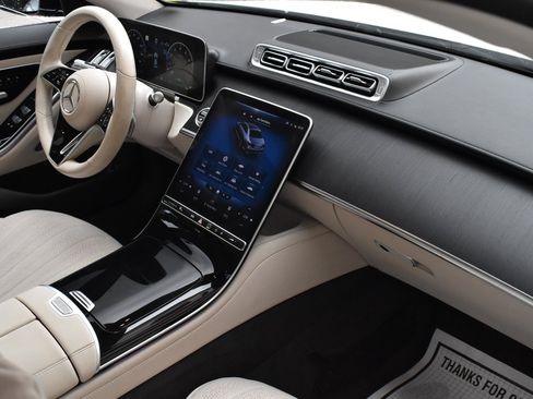 Used 2022 Mercedes-Benz S 500 4MATIC w/ AMG Line Package image 19