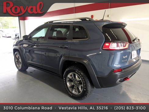 Used 2019 Jeep Cherokee Trailhawk image 2