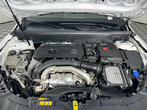 Used 2025 Mercedes-Benz GLB 250 image 33