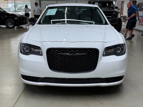 Used 2020 Chrysler 300 Touring w/ Sport Appearance Package AWD/4WD image 6
