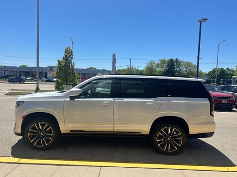 Used 2024 Cadillac Escalade Sport Platinum w/ Heavy-Duty Trailer Package AWD/4WD image 2