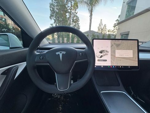 Used 2023 Tesla Model Y Long Range image 29