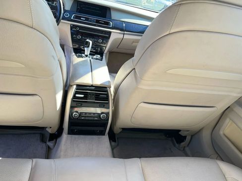 Used 2009 BMW 750i RWD image 15