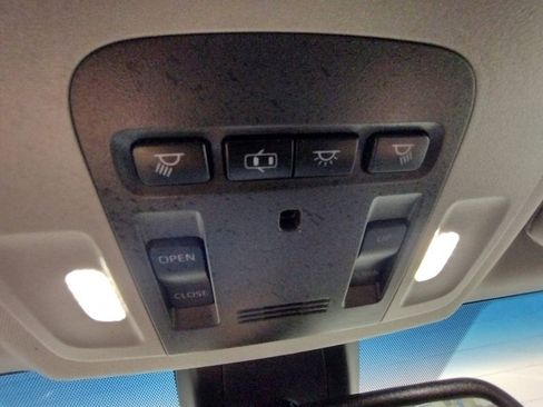 Used 2018 Toyota Camry L image 31