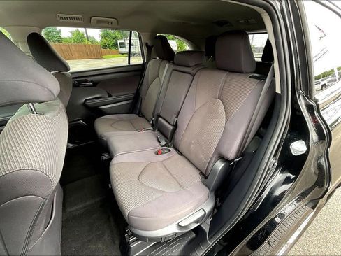 Used 2024 Toyota Highlander LE AWD/4WD image 27