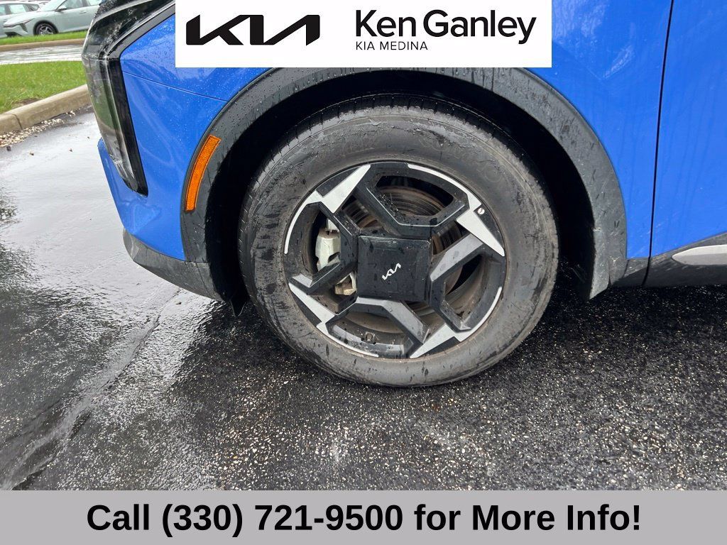 Certified 2026 Kia Sportage EX w/ EX Panorama Roof Package FWD image 17