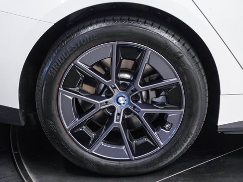 Used 2023 BMW i4 eDrive40 w/ Premium Package RWD image 11