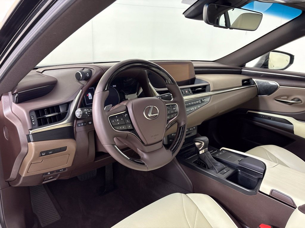 Used 2021 Lexus ES 350 Ultra Luxury w/ Accessory Package 2 FWD image 16