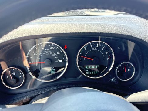 Used 2016 Jeep Wrangler Unlimited Sahara w/ Connectivity Group AWD/4WD image 28