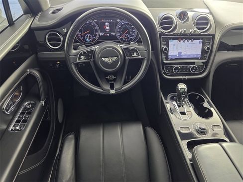 Used 2019 Bentley Bentayga image 14