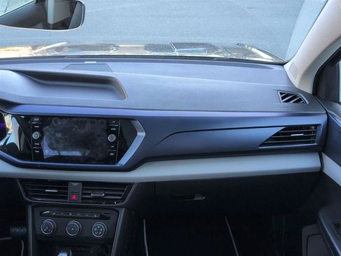 Used 2022 Volkswagen Taos SE image 9