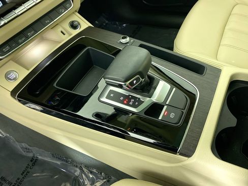 Used 2023 Audi Q5 Premium w/ Convenience Package image 17