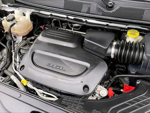 Used 2023 Chrysler Voyager LX FWD image 31