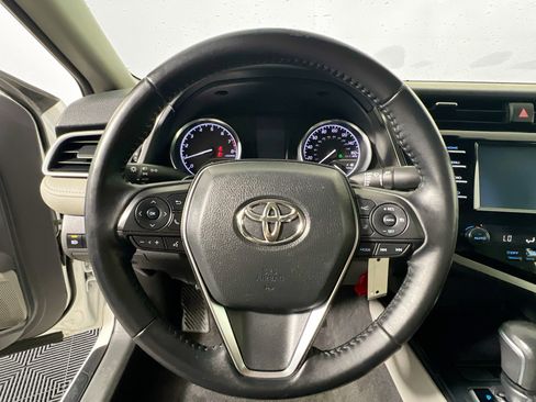 Used 2018 Toyota Camry SE FWD image 17