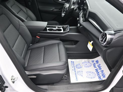 New 2026 Chevrolet Equinox LT FWD image 32
