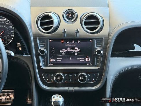 Used 2020 Bentley Bentayga AWD/4WD image 16