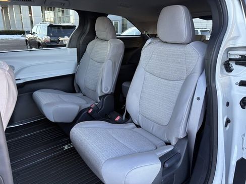 Used 2025 Toyota Sienna LE image 13