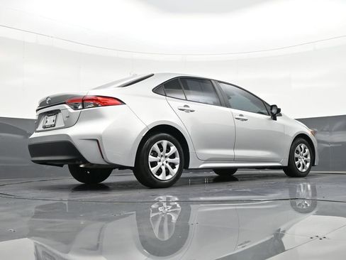 Used 2025 Toyota Corolla LE w/ Convenience Package image 27