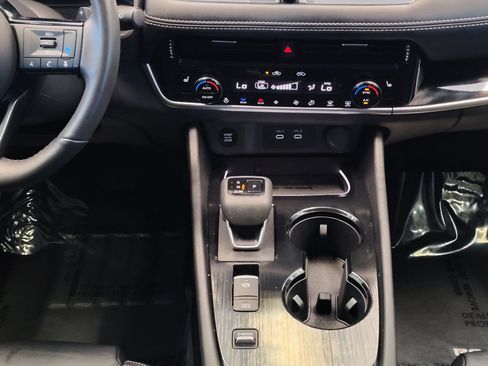 Used 2024 Nissan Rogue SL w/ SL Premium Package FWD image 25