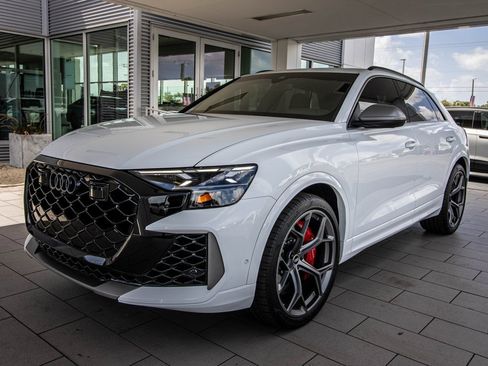 Used 2025 Audi RS Q8 performance image 10